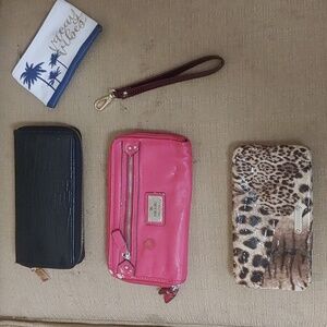 3 women's hand purses